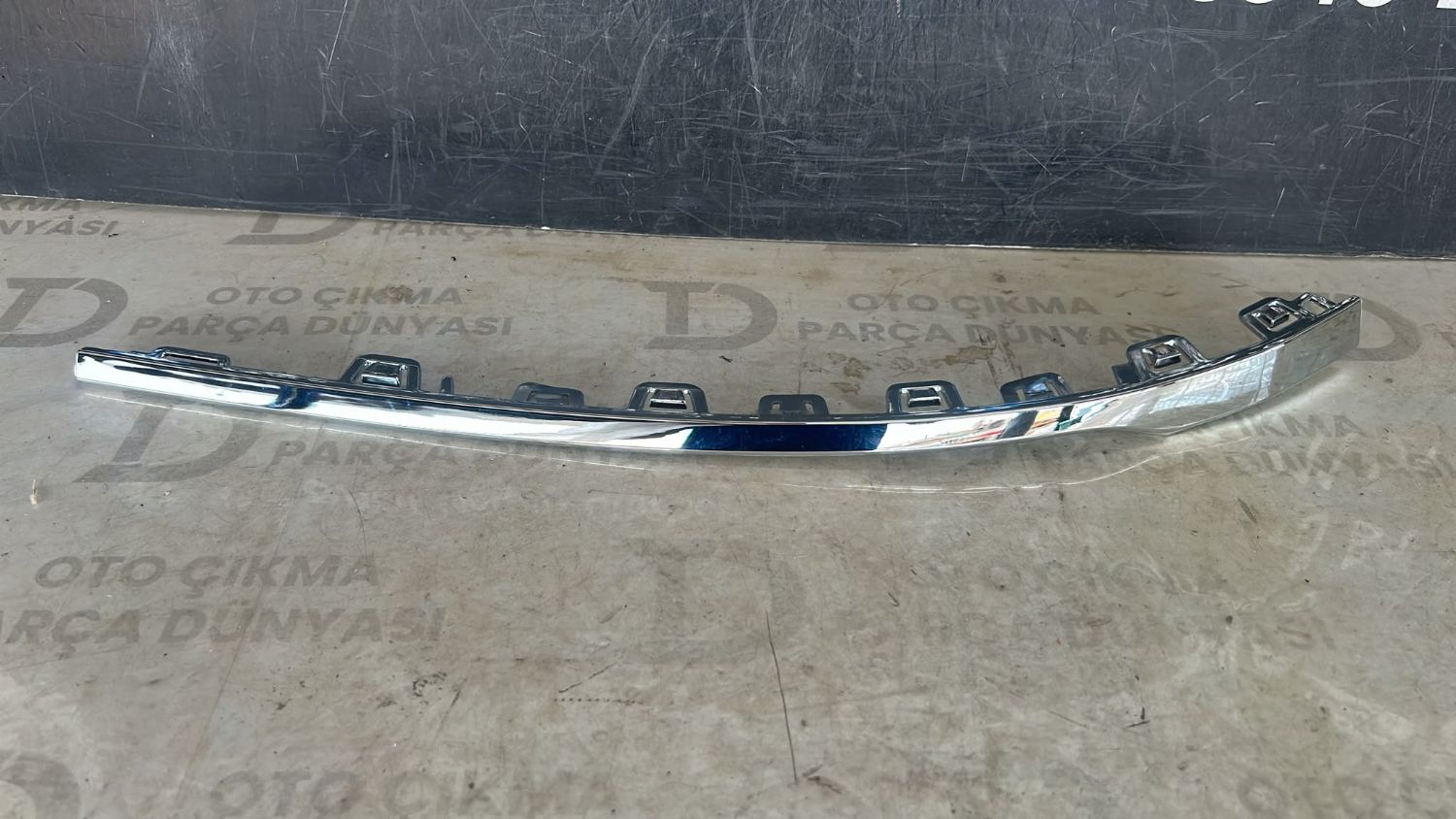 Volkswagen Passat B8 �n Tampon Alt Krom ��tas� 2014 - 2019 YEN� SIFIR